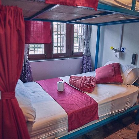 Aroma Tourist Hostel โพคารา ภายนอก รูปภาพ