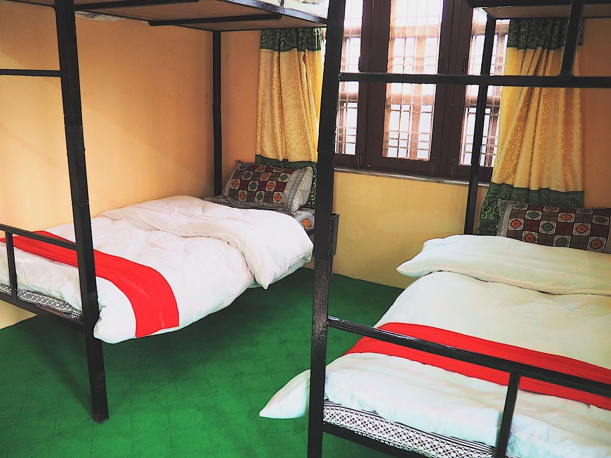Aroma Tourist Hostel โพคารา ภายนอก รูปภาพ