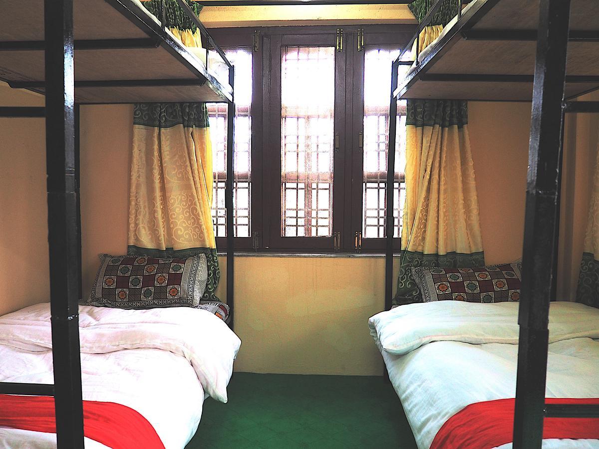 Aroma Tourist Hostel โพคารา ภายนอก รูปภาพ