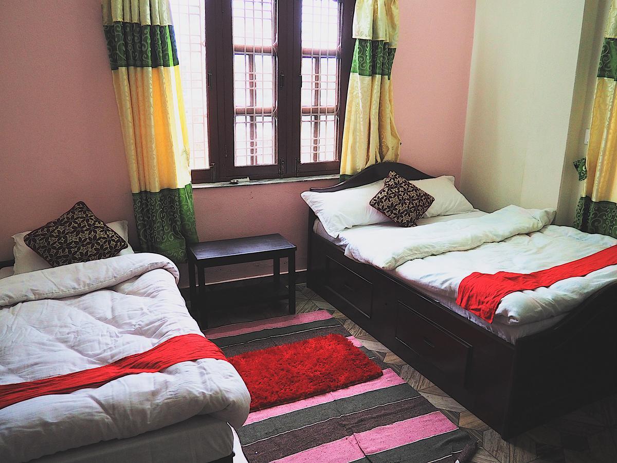 Aroma Tourist Hostel โพคารา ภายนอก รูปภาพ