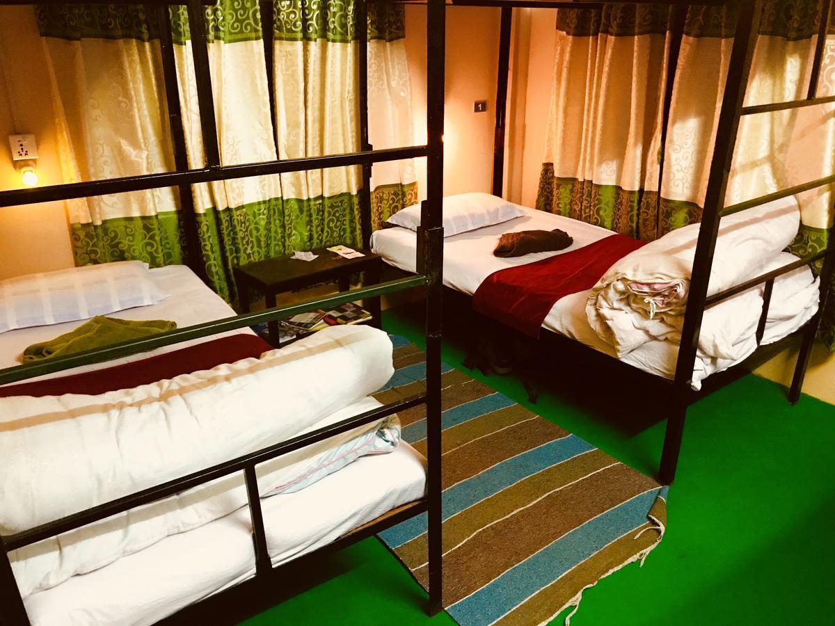 Aroma Tourist Hostel โพคารา ภายนอก รูปภาพ