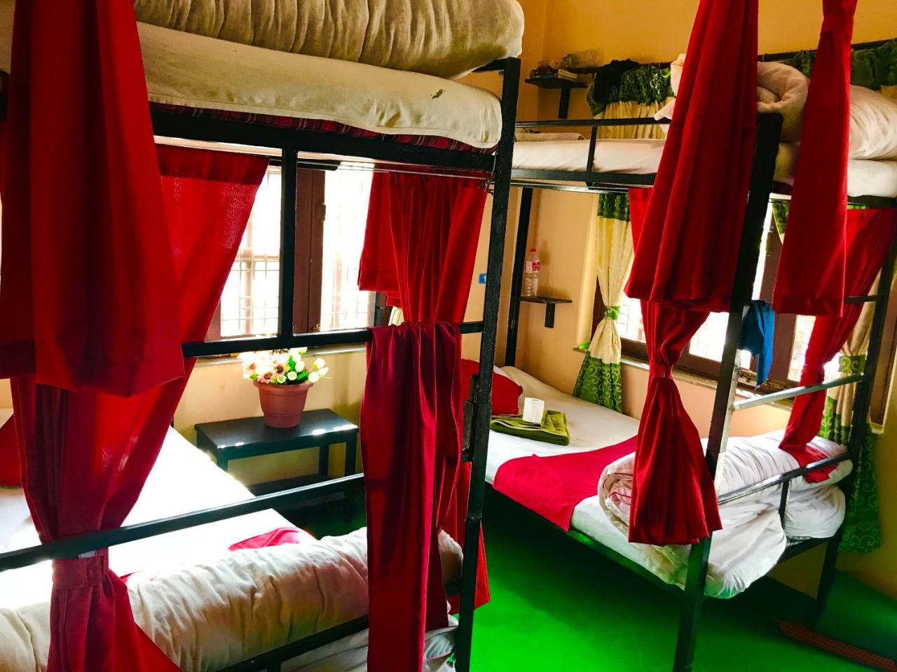 Aroma Tourist Hostel โพคารา ภายนอก รูปภาพ
