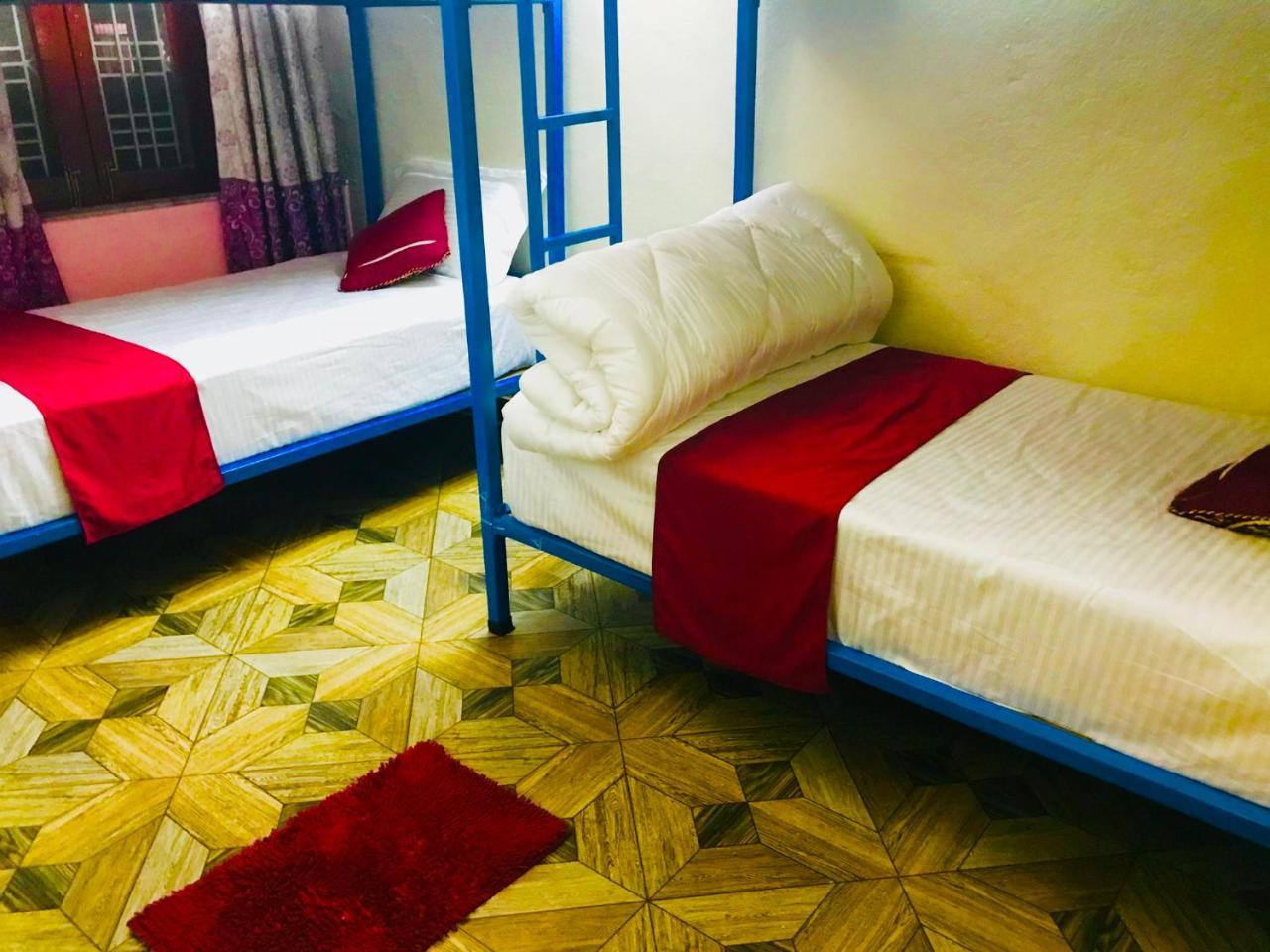 Aroma Tourist Hostel โพคารา ภายนอก รูปภาพ