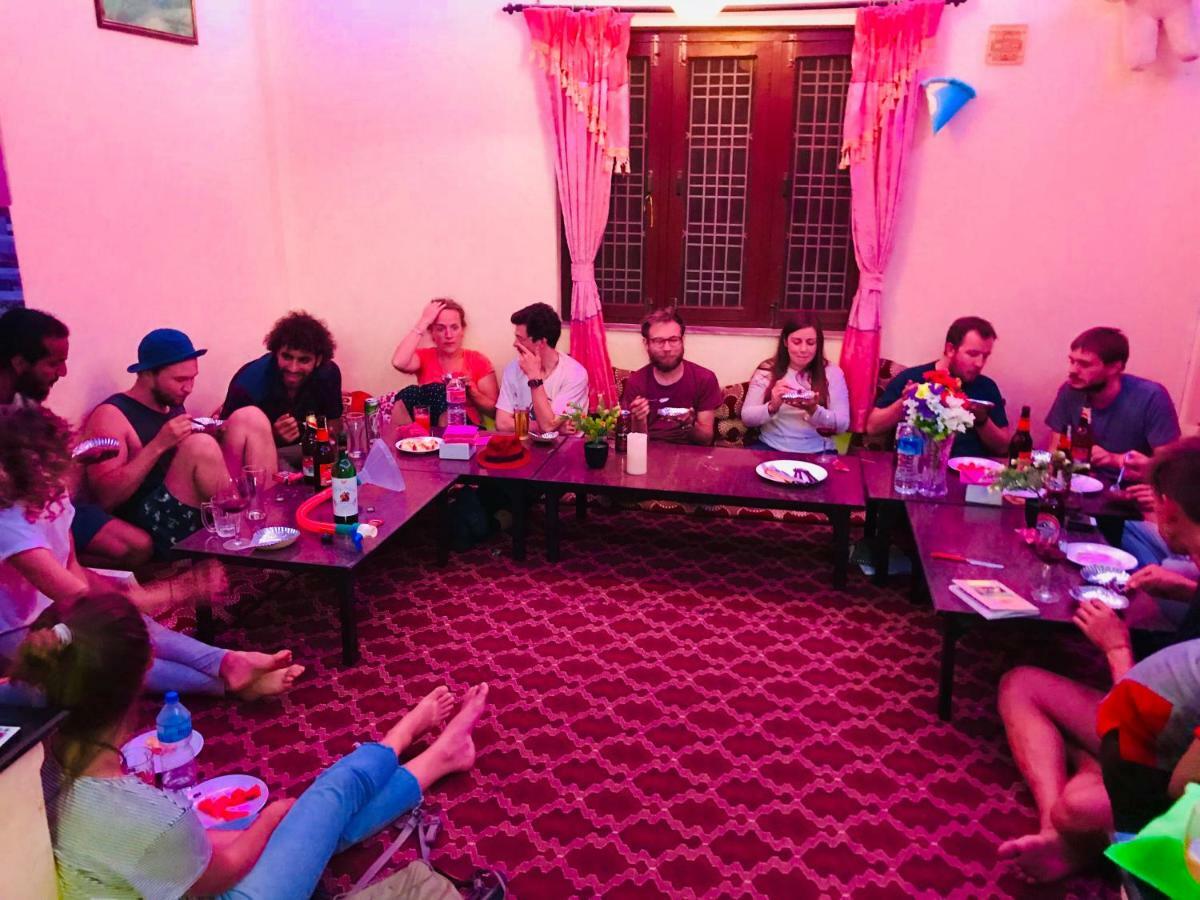 Aroma Tourist Hostel โพคารา ภายนอก รูปภาพ