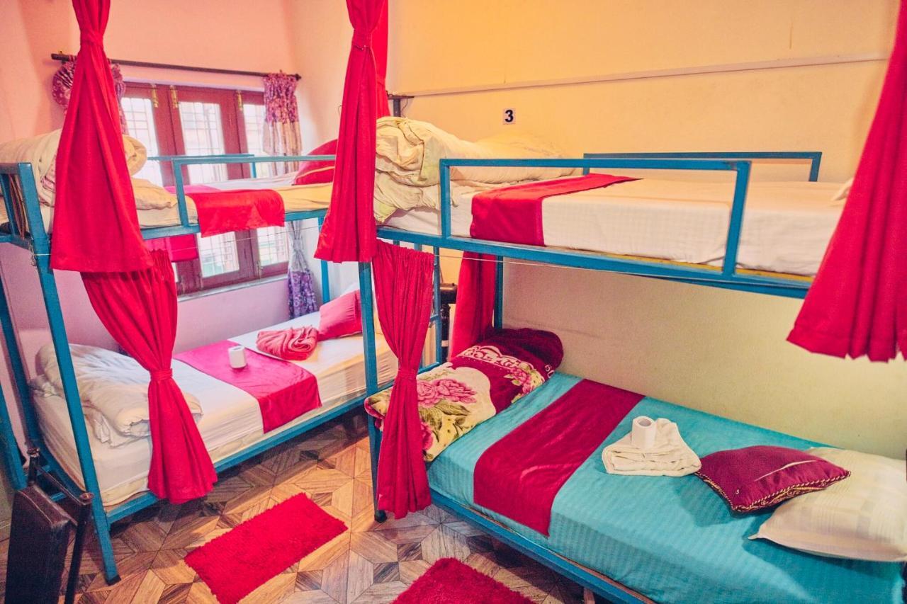 Aroma Tourist Hostel โพคารา ภายนอก รูปภาพ